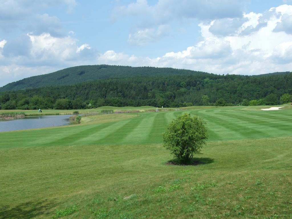 Hotel Beroun Golf Club Eksteriør bilde