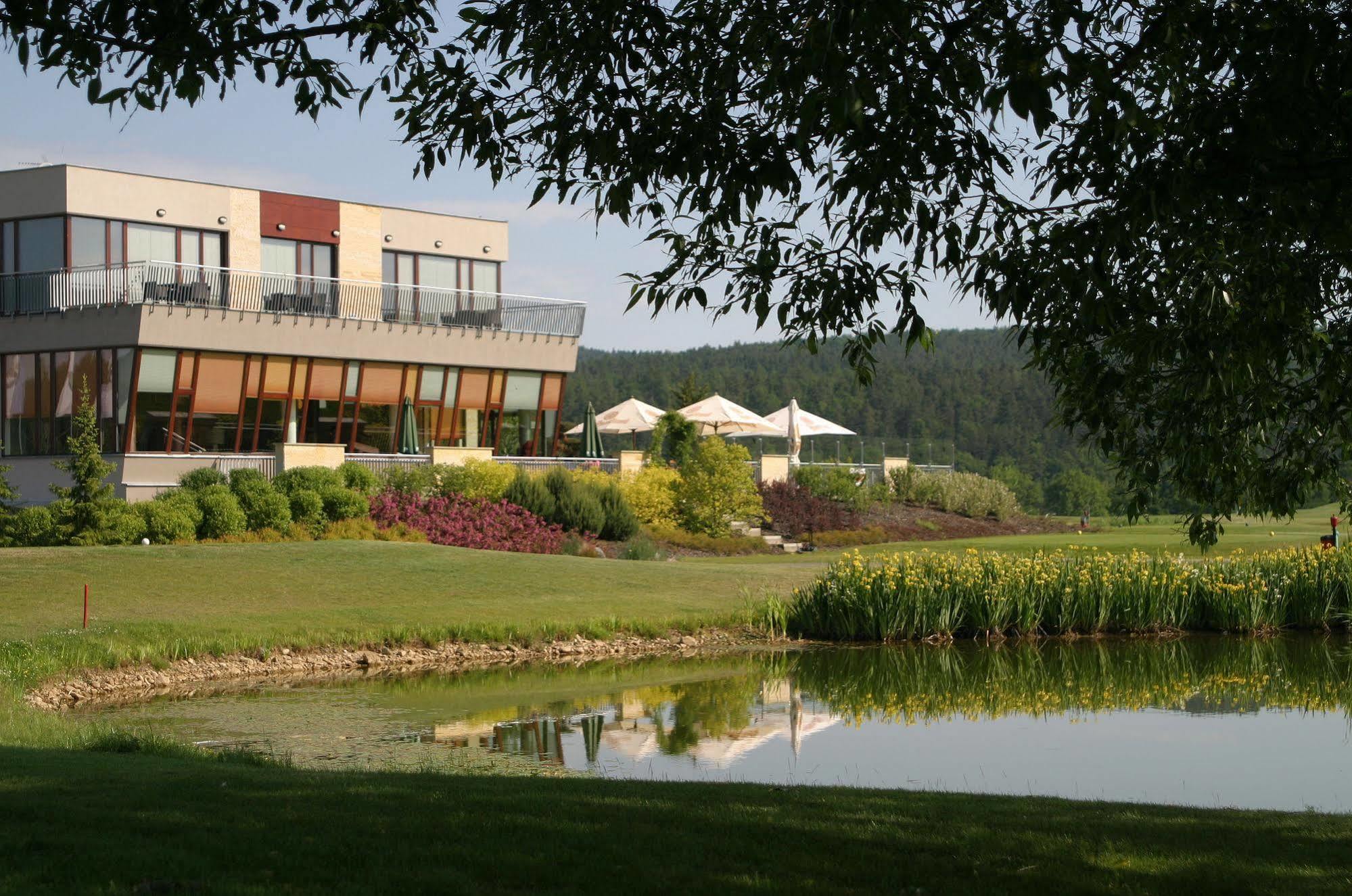 Hotel Beroun Golf Club Eksteriør bilde