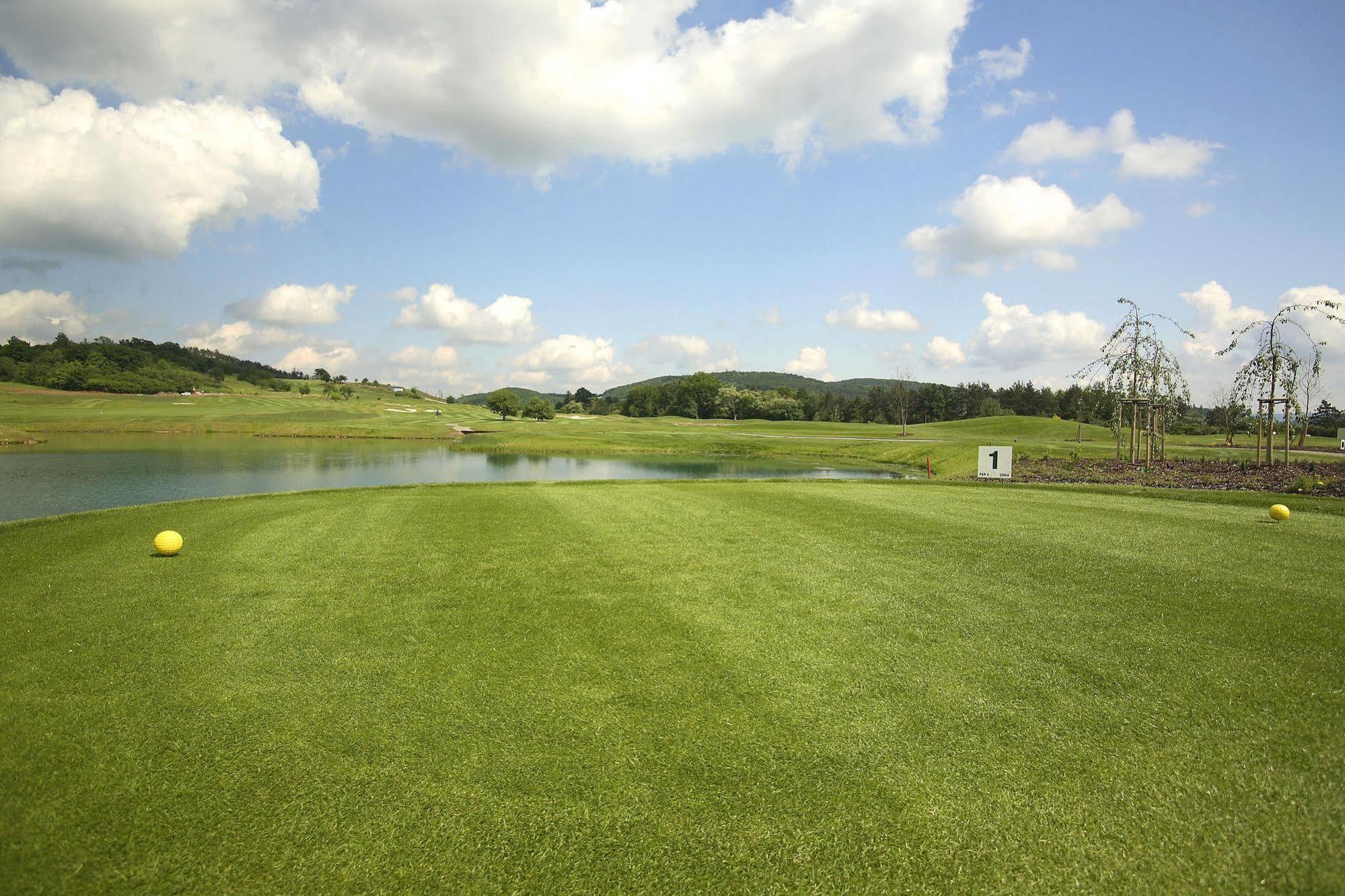 Hotel Beroun Golf Club Eksteriør bilde